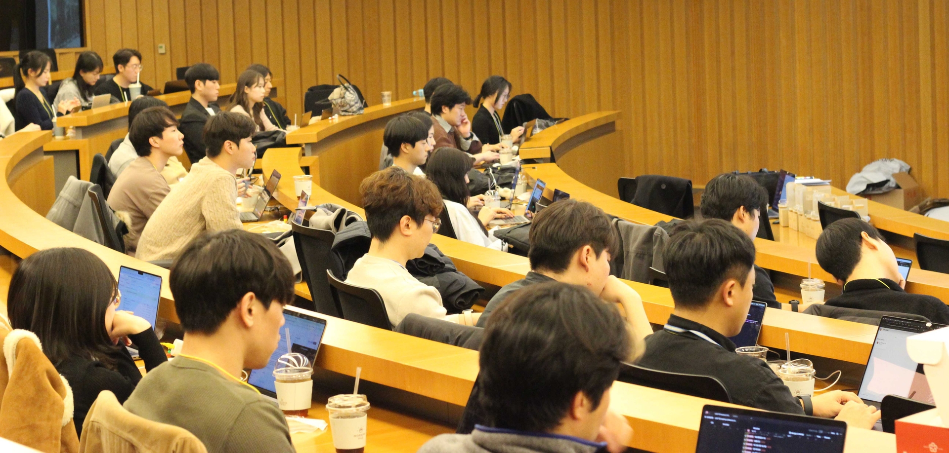 워크숍 참가자들이 모인 현장 전경